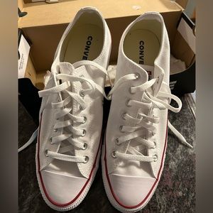 NIB Men’s Converse low tops men’s 11